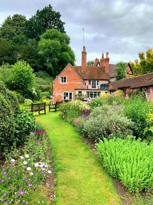 The path through Mill Garden